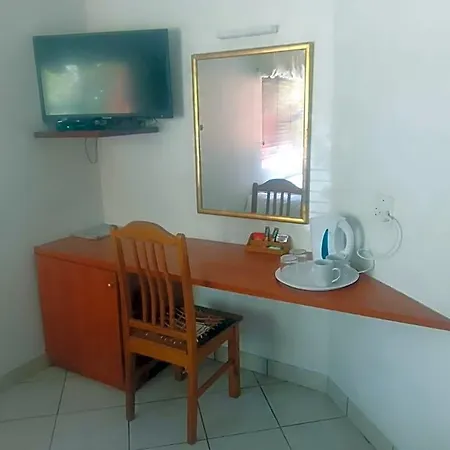 Broadway Guest House Bellville-3
