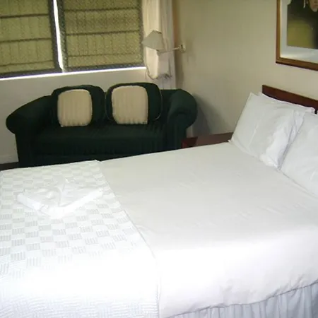 Broadway Guest House Bellville-2